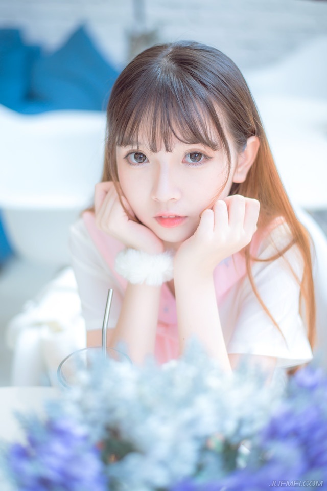 没有人能够“弃”你，除非你自暴自弃，因为我们是属于自己的，并不属于他人。——三毛《亲爱的三毛》